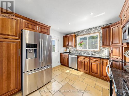 9 Lyndfield Crescent, Brampton, ON - Indoor Photo Showing Kitchen