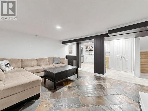 9 Lyndfield Crescent, Brampton, ON - Indoor Photo Showing Living Room