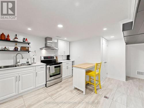 9 Lyndfield Crescent, Brampton, ON - Indoor Photo Showing Kitchen