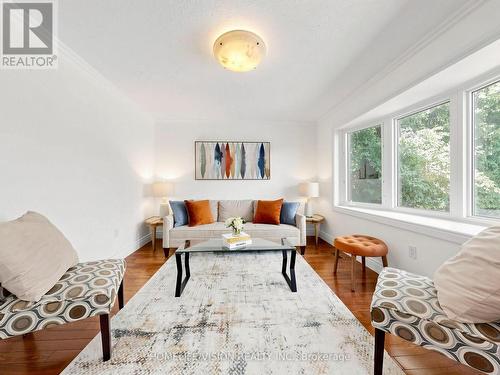 9 Lyndfield Crescent, Brampton, ON - Indoor Photo Showing Living Room