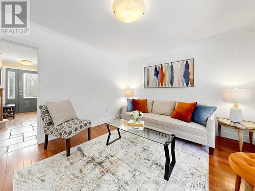 9 Lyndfield Crescent, Brampton, ON - Indoor Photo Showing Living Room