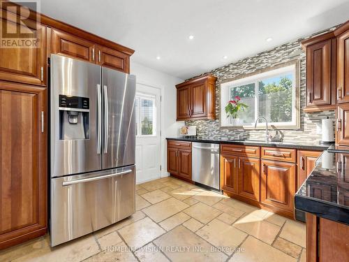 9 Lyndfield Crescent, Brampton, ON - Indoor Photo Showing Kitchen