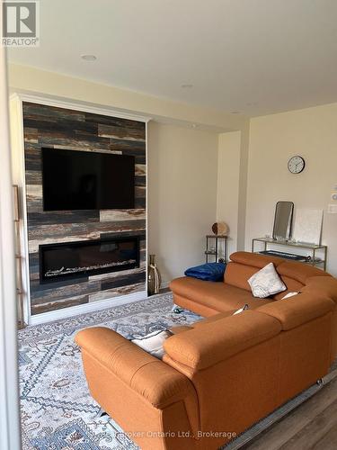 51 MAGDALENA STREET , Hamilton (Stoney Creek Mountain), Ontario L8J 0M3 3