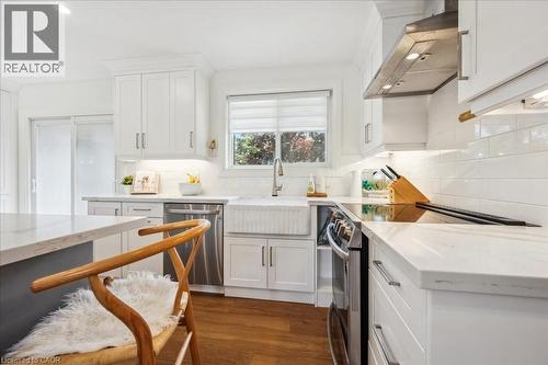 303 Martindale Crescent, Waterloo, ON - Indoor Photo Showing Kitchen With Upgraded Kitchen