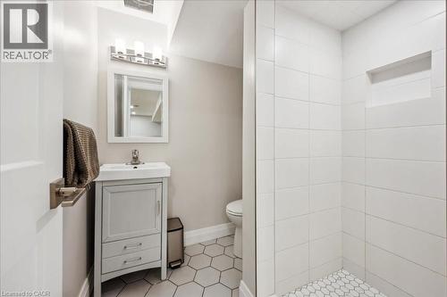 303 Martindale Crescent, Waterloo, ON - Indoor Photo Showing Bathroom