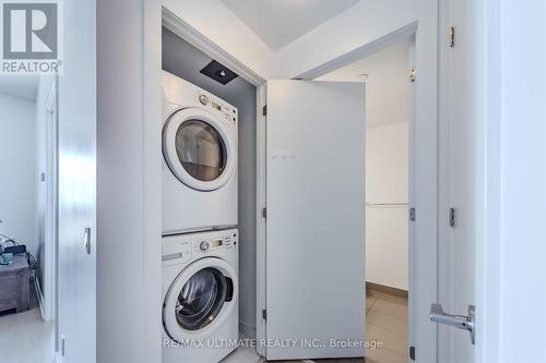 2706 - 2220 Lake Shore Boulevard W, Toronto, ON - Indoor Photo Showing Laundry Room