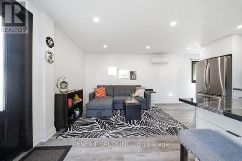 4 - 99 Fourth Concession Road, Brant, ON - Indoor Photo Showing Living Room