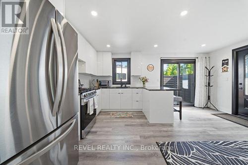 4 - 99 Fourth Concession Road, Brant, ON - Indoor Photo Showing Kitchen With Upgraded Kitchen