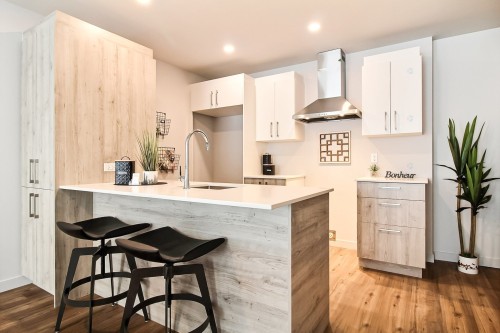 Kitchen - 306-165 Rue Bouthillier N., Saint-Jean-Sur-Richelieu, QC - Indoor Photo Showing Kitchen With Upgraded Kitchen