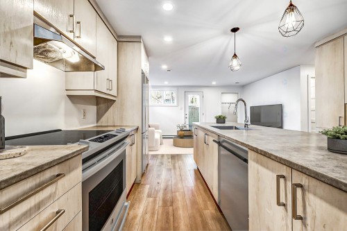 Kitchen - 1717 Av. Des Pins, Longueuil (Le Vieux-Longueuil), QC - Indoor Photo Showing Kitchen With Upgraded Kitchen