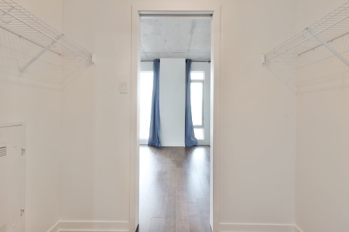 Penderie (Walk-in) - 205-700 Rue Des Éclaircies, Brossard, QC - Indoor Photo Showing Other Room