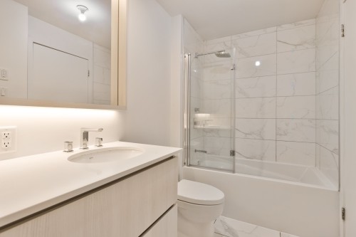 Salle de bains - 205-700 Rue Des Éclaircies, Brossard, QC - Indoor Photo Showing Bathroom