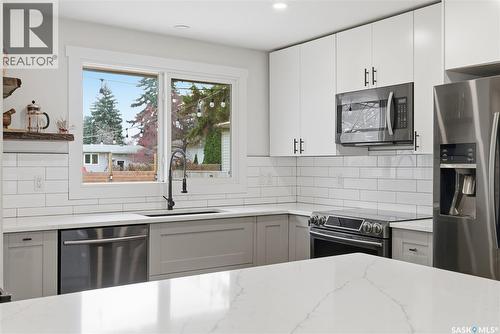 1813 Cameron Avenue, Saskatoon, SK - Indoor Photo Showing Kitchen With Upgraded Kitchen