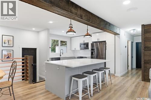 1813 Cameron Avenue, Saskatoon, SK - Indoor Photo Showing Kitchen With Upgraded Kitchen