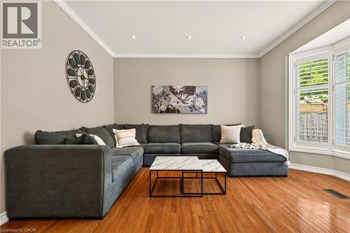150 Davidson Boulevard, Dundas, ON - Indoor Photo Showing Living Room
