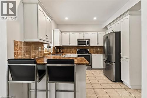 150 Davidson Boulevard, Dundas, ON - Indoor Photo Showing Kitchen