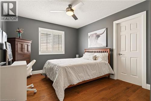 150 Davidson Boulevard, Dundas, ON - Indoor Photo Showing Bedroom