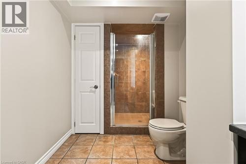 150 Davidson Boulevard, Dundas, ON - Indoor Photo Showing Bathroom