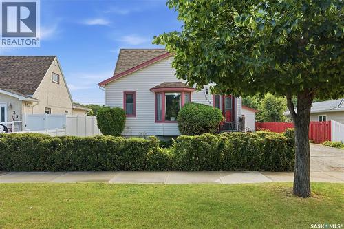1229 Willow AVENUE  Moose Jaw, SK S6H 1H1