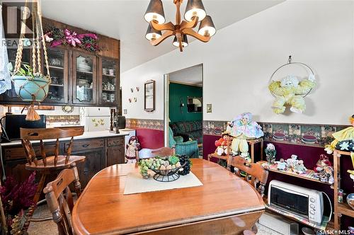 1229 Willow Avenue, Moose Jaw, SK - Indoor Photo Showing Dining Room