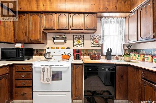 1229 Willow Avenue, Moose Jaw, SK - Indoor Photo Showing Kitchen