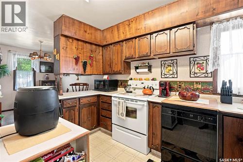 1229 Willow Avenue, Moose Jaw, SK - Indoor Photo Showing Kitchen