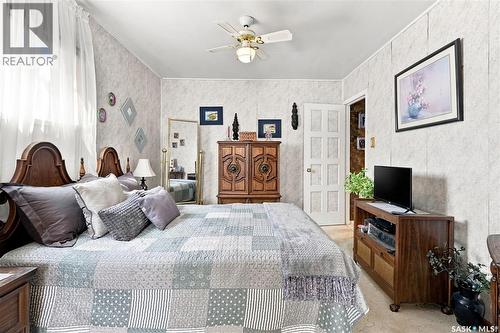 1229 Willow Avenue, Moose Jaw, SK - Indoor Photo Showing Bedroom