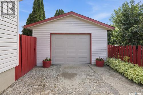 1229 Willow Avenue, Moose Jaw, SK - Outdoor With Exterior
