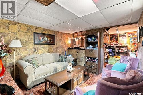1229 Willow Avenue, Moose Jaw, SK - Indoor Photo Showing Living Room