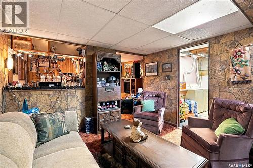 1229 Willow Avenue, Moose Jaw, SK - Indoor