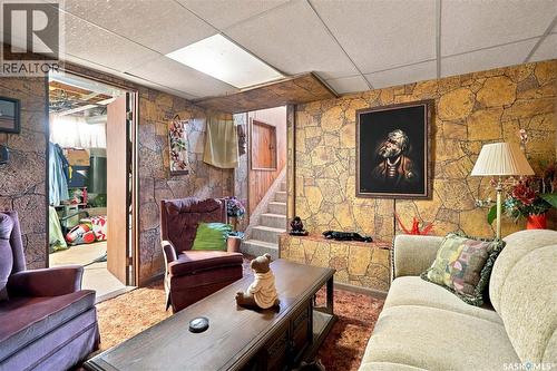 1229 Willow Avenue, Moose Jaw, SK - Indoor