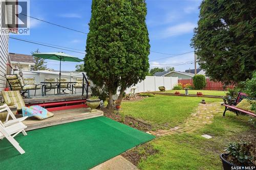 1229 Willow Avenue, Moose Jaw, SK - Outdoor