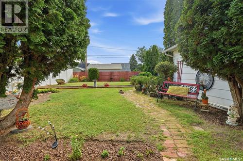 1229 Willow Avenue, Moose Jaw, SK - Outdoor