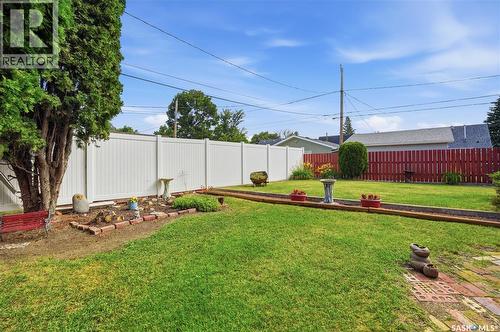 1229 Willow Avenue, Moose Jaw, SK - Outdoor