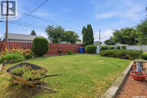 1229 Willow Avenue, Moose Jaw, SK - Outdoor