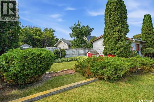 1229 Willow Avenue, Moose Jaw, SK - Outdoor