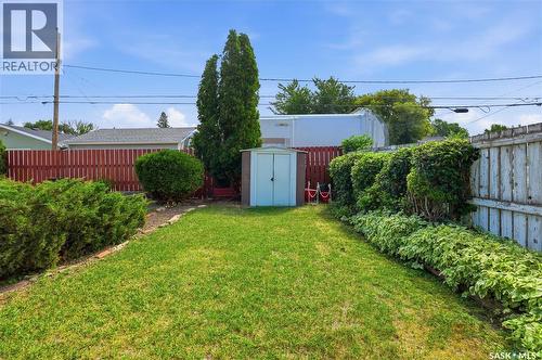 1229 Willow Avenue, Moose Jaw, SK - Outdoor
