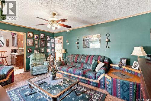 1229 Willow Avenue, Moose Jaw, SK - Indoor Photo Showing Living Room