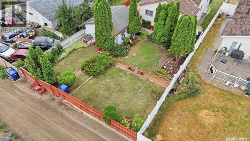 1229 Willow Avenue, Moose Jaw, SK - Outdoor