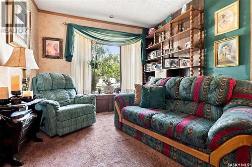 1229 Willow Avenue, Moose Jaw, SK - Indoor Photo Showing Living Room