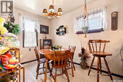1229 Willow Avenue, Moose Jaw, SK - Indoor Photo Showing Dining Room