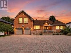 416 ELGIN MILLS ROAD W  Richmond Hill, ON L4C 4M2