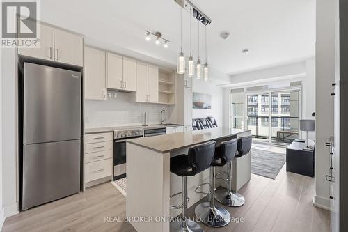 608 - 50 George Butchart Drive, Toronto, ON - Indoor Photo Showing Kitchen With Upgraded Kitchen