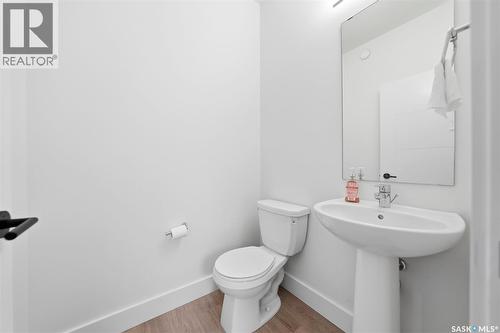 132 Rosewood Boulevard E, Saskatoon, SK - Indoor Photo Showing Bathroom