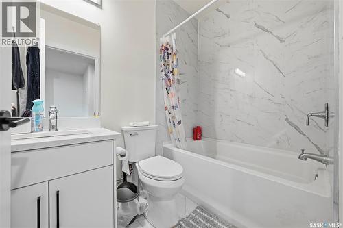 132 Rosewood Boulevard E, Saskatoon, SK - Indoor Photo Showing Bathroom