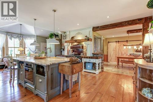 2108 Westbrook Road, Hamilton, ON - Indoor Photo Showing Kitchen With Upgraded Kitchen