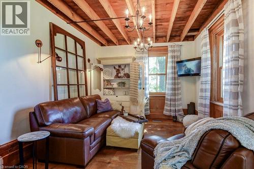 2108 Westbrook Road, Hamilton, ON - Indoor Photo Showing Living Room