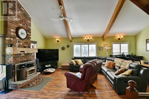 154 Carmichael Crescent, Blue Mountains, ON - Indoor Photo Showing Living Room