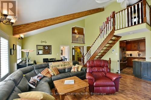 154 Carmichael Crescent, Blue Mountains, ON - Indoor Photo Showing Living Room