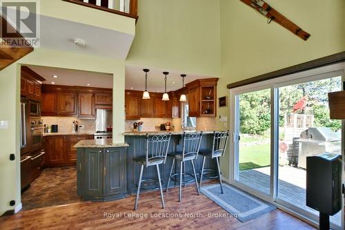 154 Carmichael Crescent, Blue Mountains, ON - Indoor Photo Showing Kitchen With Upgraded Kitchen